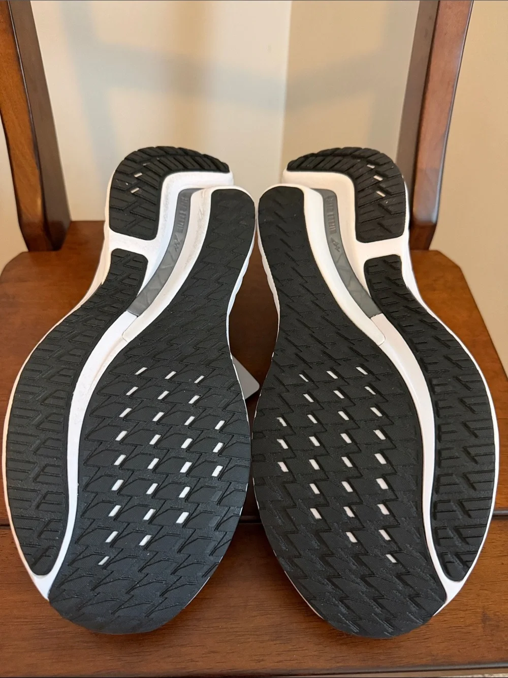 Mizuno Black Running Shoes with White Midsole